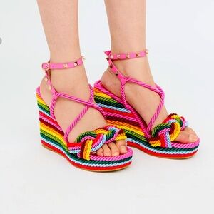 VALENTINO GARAVANI Calfskin Rockstud SANDALS SZ 39